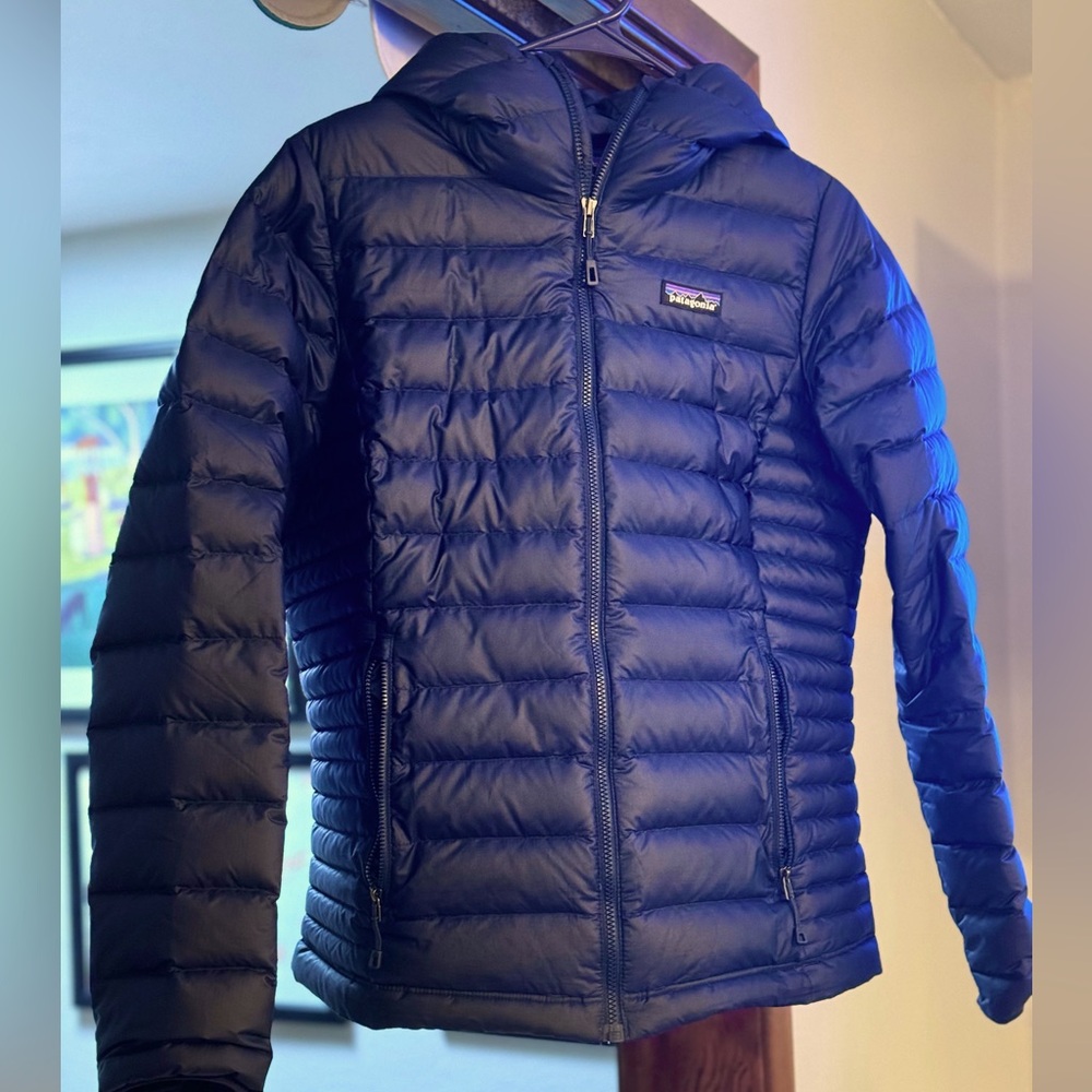 Patagonia Down Sweater Jacket w/Hood, Navy Blue. Excellent condition.